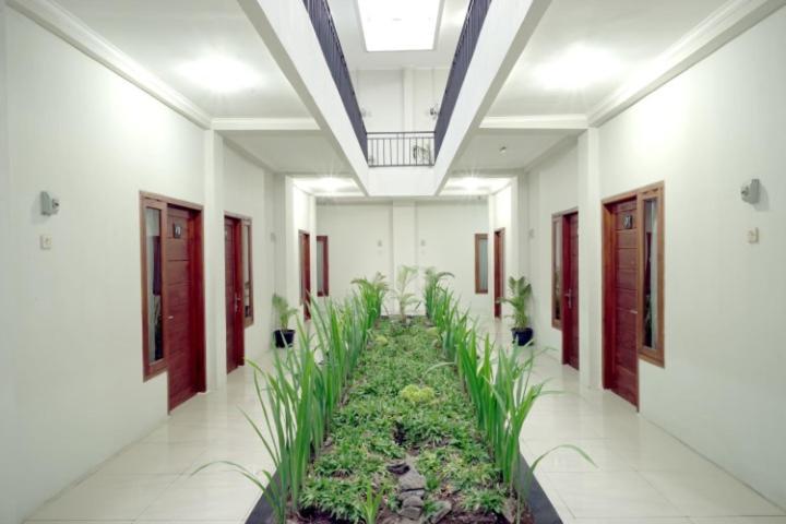 Dparagon Upn Maguwo Exterior foto